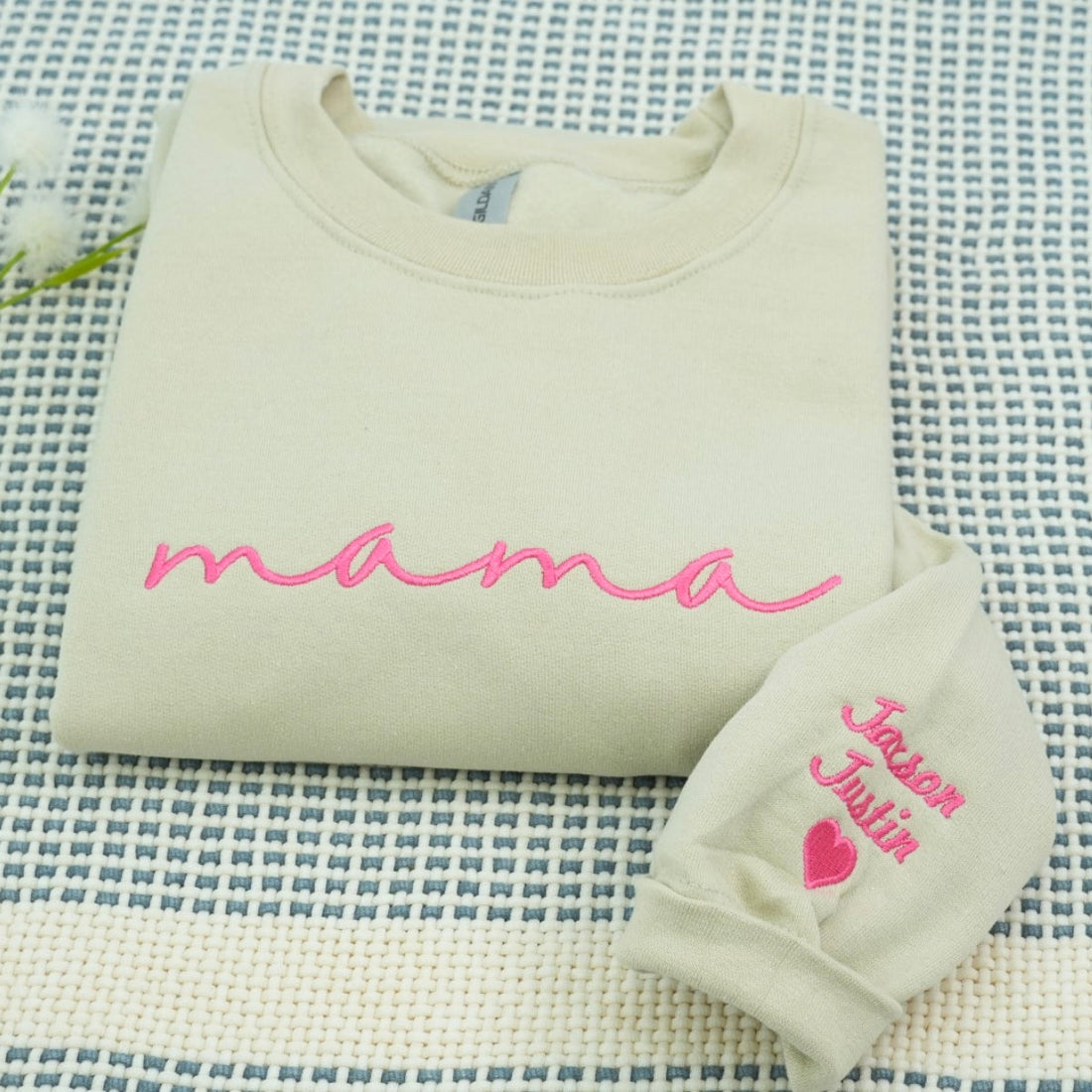 Script Custom Embroidered Hoodie - Personalized Mama Sweatshirt - Minimalist Mother Gift